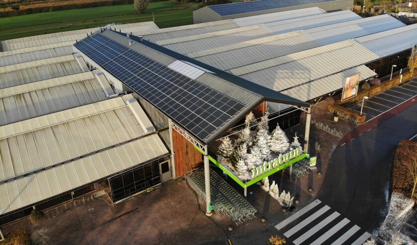 • Zonnepanelen op dak bij Intratuin IJsselstein.