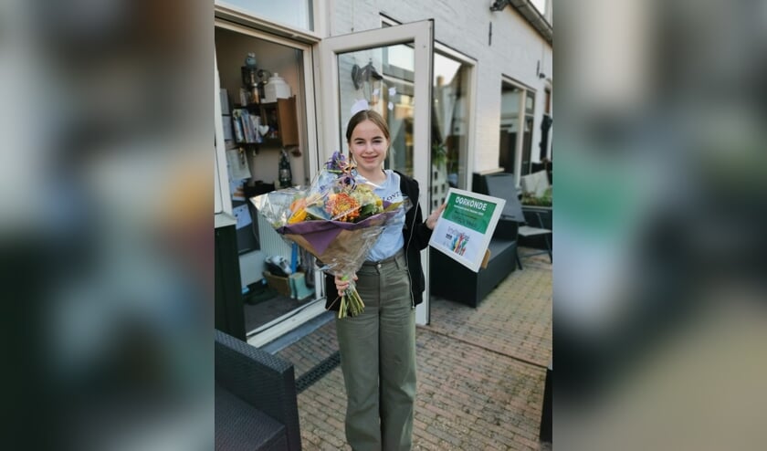 • Melody Veen met haar oorkonde.