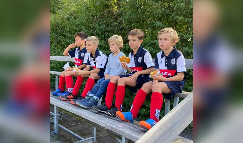 • Jeugdleden in het nieuwe tenue.