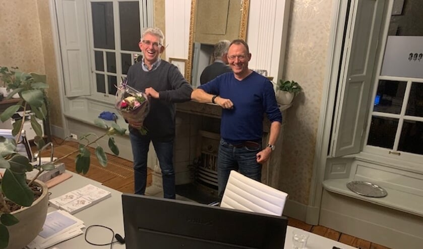 <p>• Peter Wemmers (r) volgt Cees Kortleve (l) op als voorzitter van De Alblas.</p>