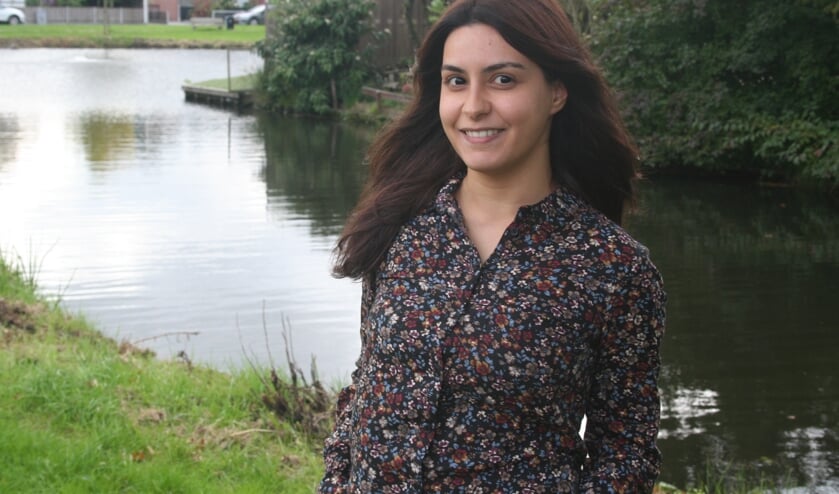 <p>• De Leerdamse zangeres Yesim Mutun is trots op haar single 'Gemi'.</p>