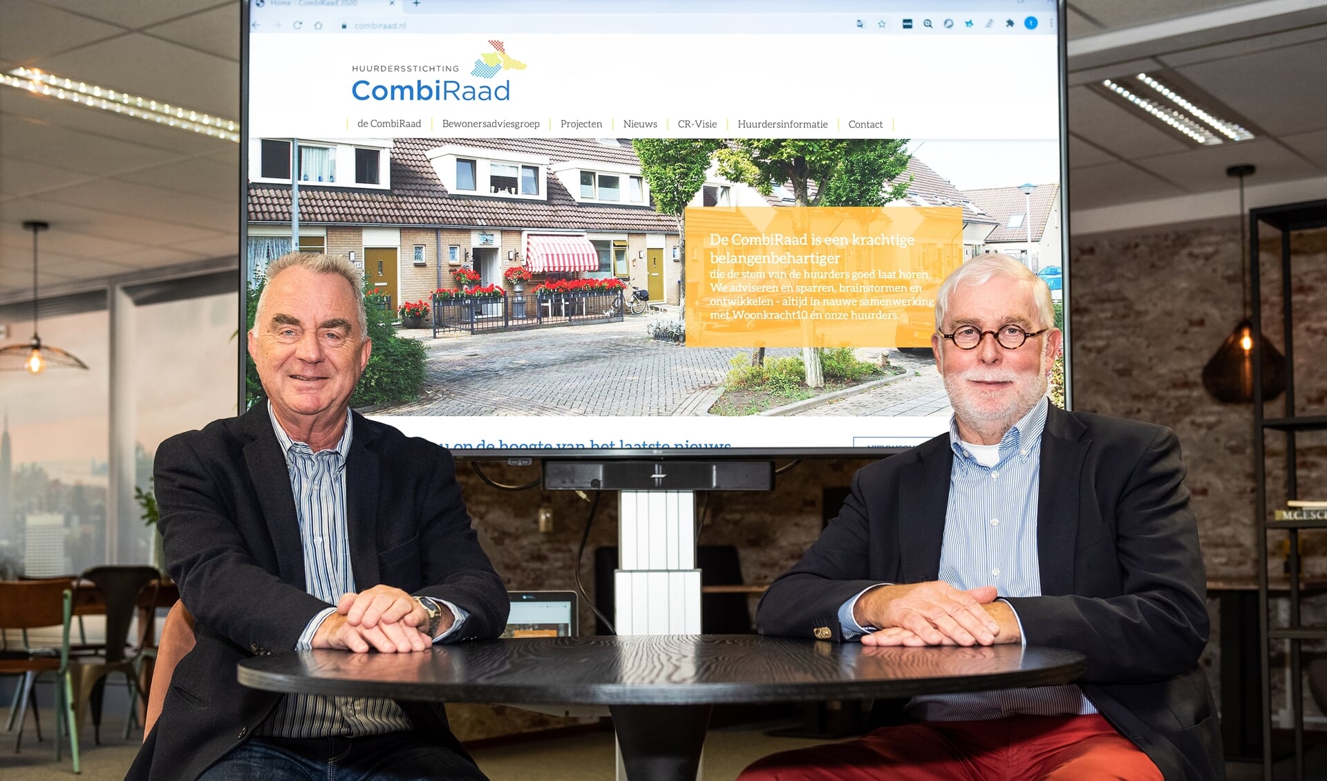 • Theo Wolters (penningmeester, links) en Leo Hartkoren (voorzitter) maken deel uit van het dagelijks bestuur van de CombiRaad.