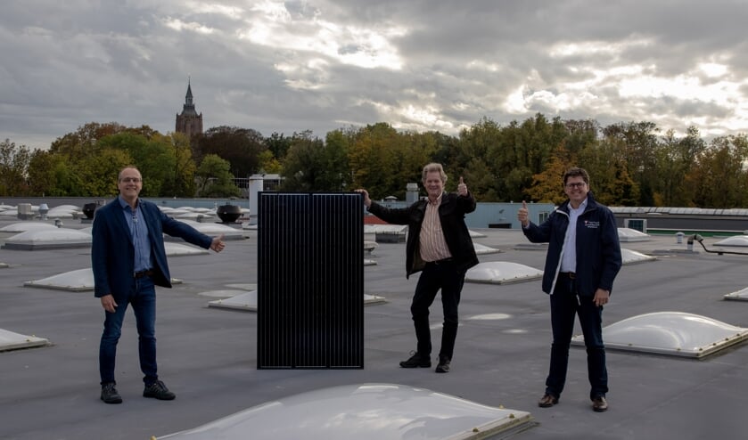 • Estéban van Zeijl, duurzaamheidsmanager Hermeta, Gerlach Velthoven, voorzitter Duurzaam West Betuwe, Marcel van der Sluijs, directeur Hermeta.