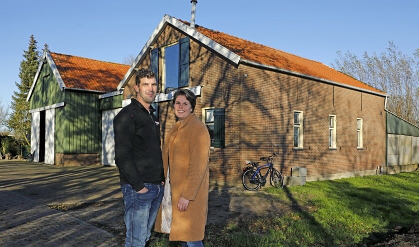 <p>• Cees en Marije IJzerman op de bouwlocatie.</p>