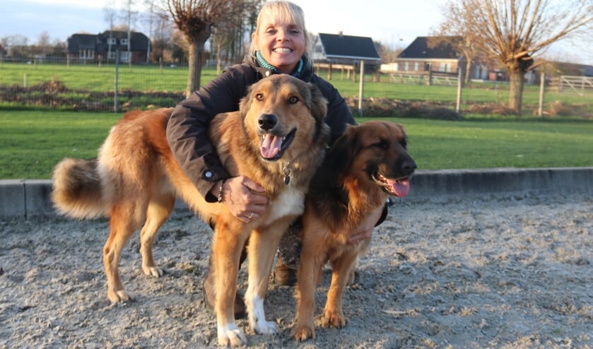 <p>• Monique Boss in de paardenbak waar ze de lessen verzorgt. </p>