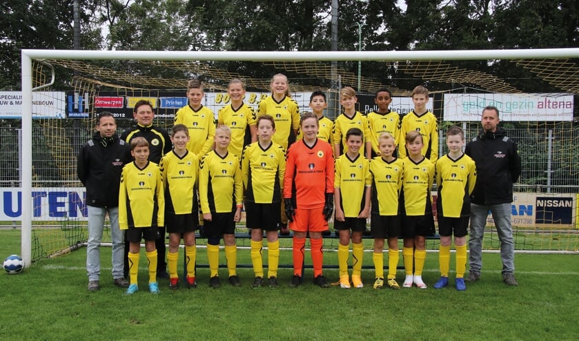 <p>Sparta'30 JO-13 met het nieuwe tenue.</p>