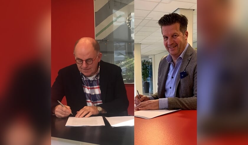 <p>Jan Kuijper (Kuijpers Bouw Heteren) en wethouder Bram Visser tekenen de overeenkomst </p>