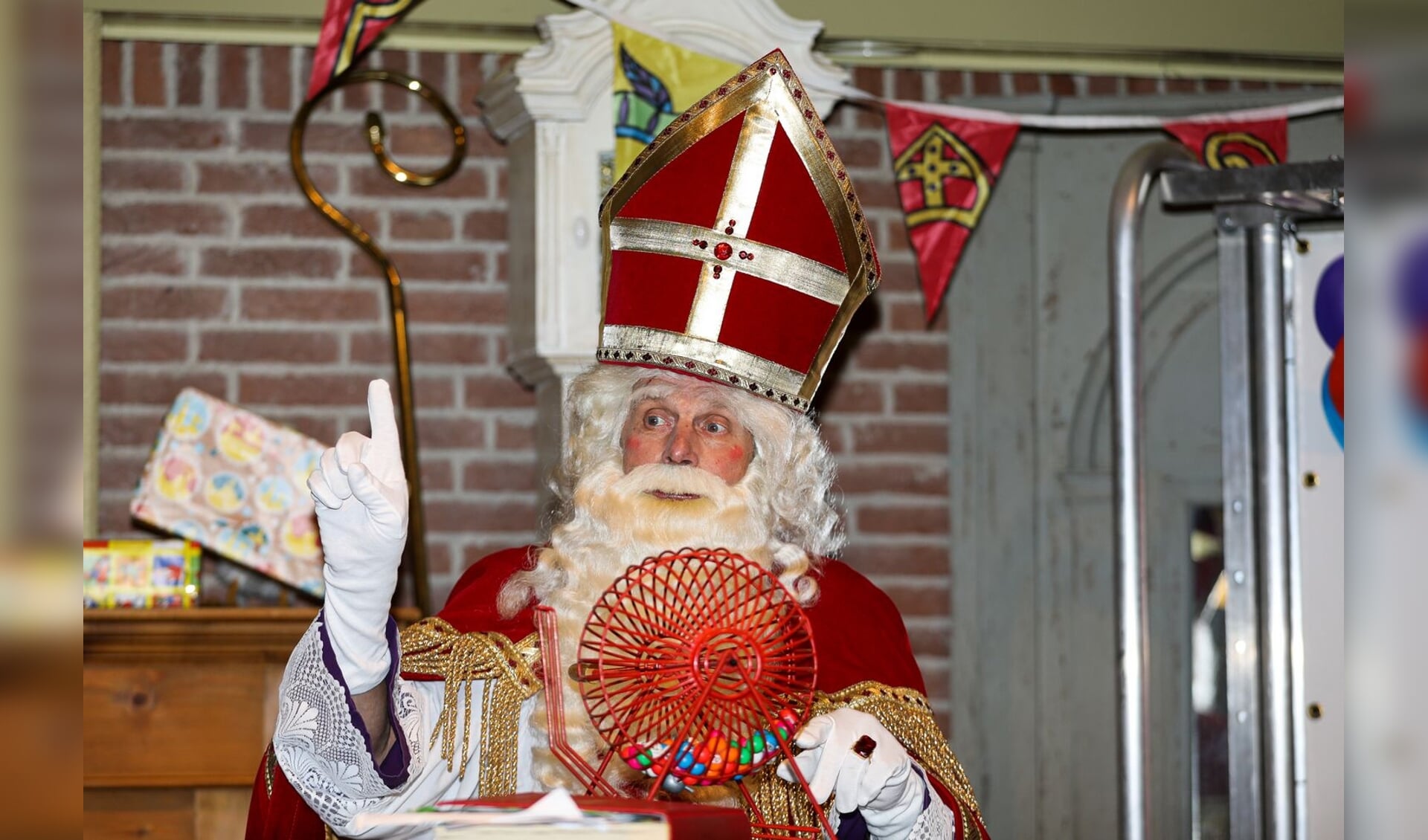 • In Streefkerk werd afgelopen zaterdag al een Sinterklaasbingo gehouden.