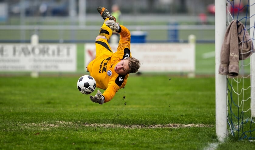 <p>• Sjef van Vugt als keeper van Schoonhoven.</p>