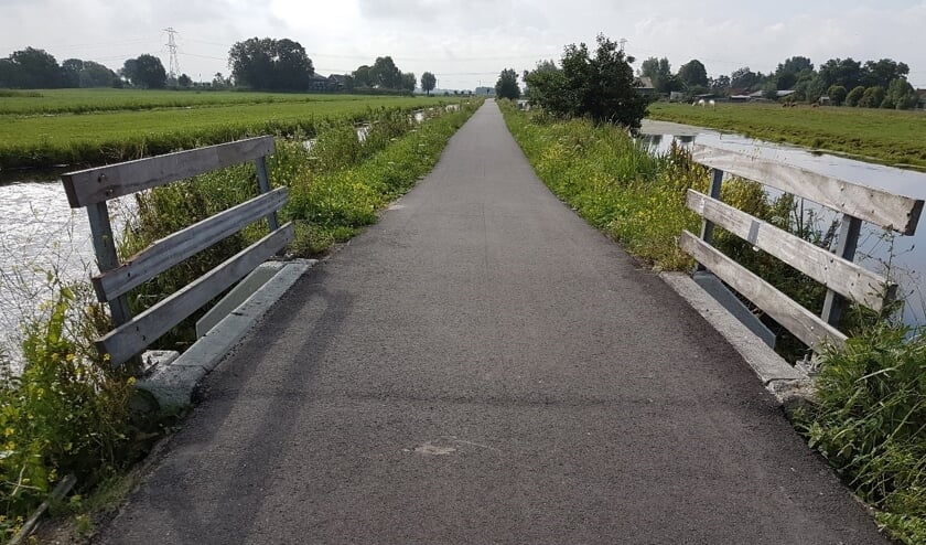 • Fietsbrug aan de Snippejagerskade in Gouderak.