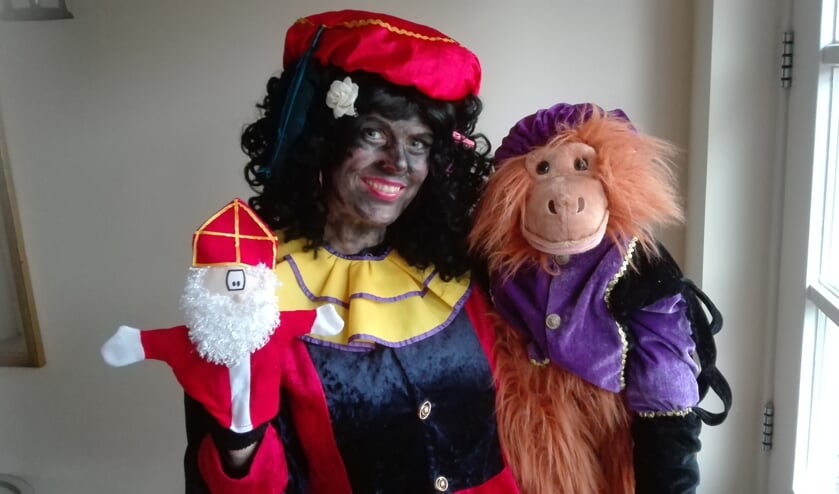 <p>• De 'carillonpiet' met de buikspreekpoppen.</p>