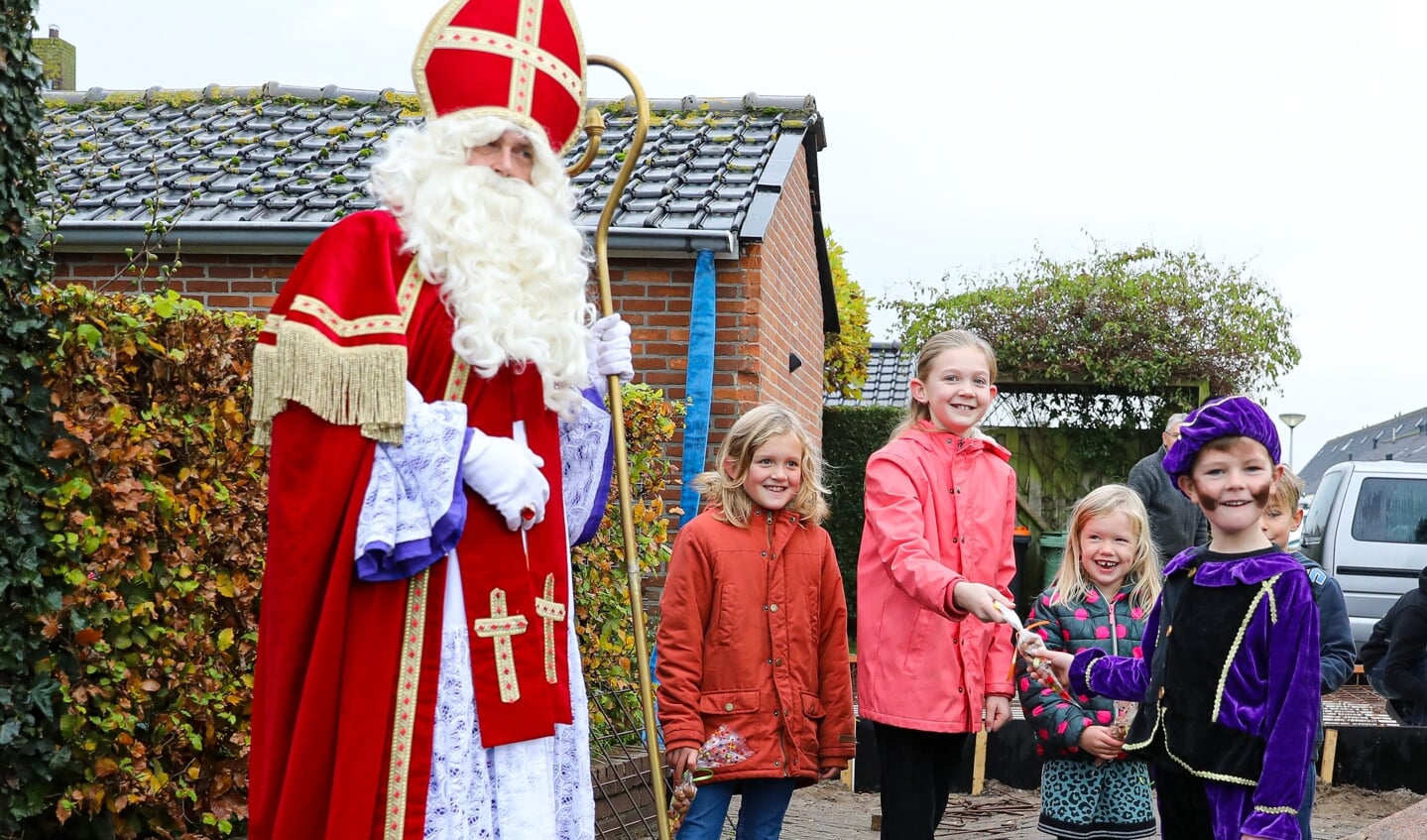 • Sinterklaas vorig jaar in Molenaarsgraaf.