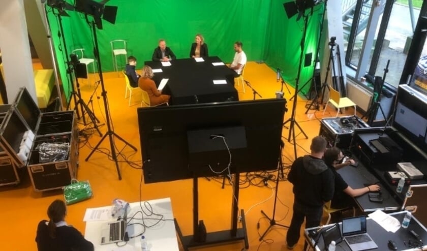 <p>De set van de talkshow tijdens de eerste editie.</p>