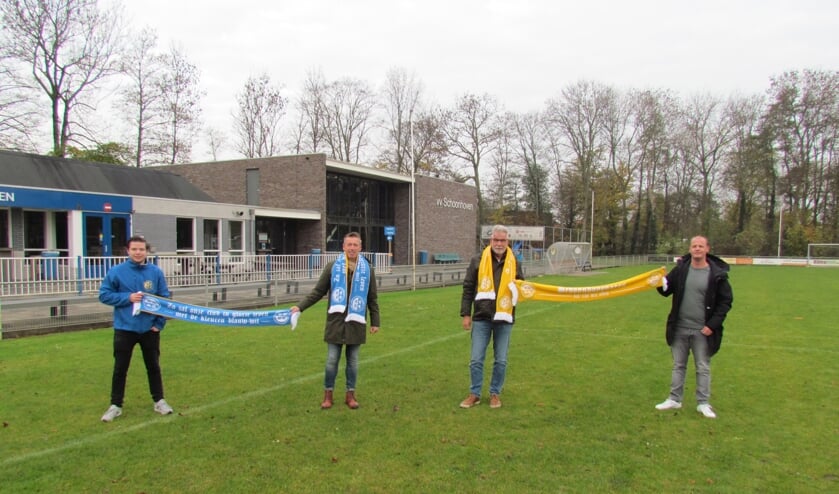 <p>• Trots poseren met de gelimiteerde jubileumsjaal.</p>
