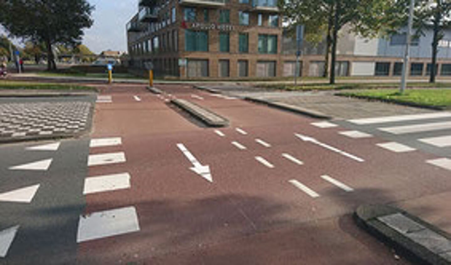 • Tweerichtingsverkeer voor fietsers op de rotonde van de Burgemeester Keijzerweg.