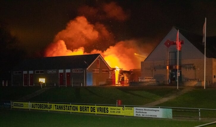 • De kleedlokalen van BZC'14 in Brakel zijn in vlammen opgegaan.