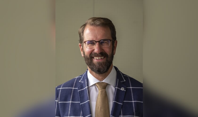 • Wethouder Hugo van der Wal van wonen.
