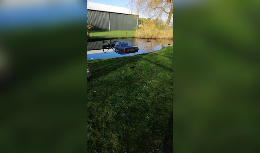 <p>• De auto kwam in een vijver tot stilstand.</p>
