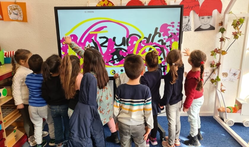 <p>• Nieuwe digiborden op obs Het Mozaïek</p>