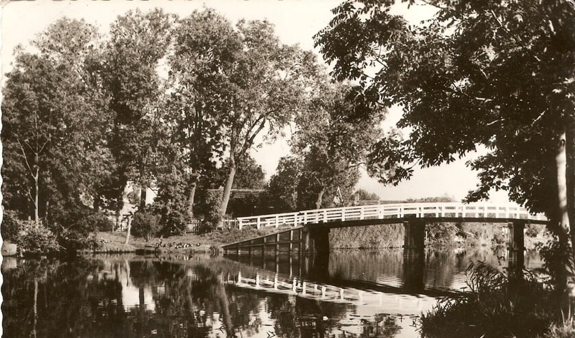 • Een foto uit de oude doos van de Pinkeveersebrug.