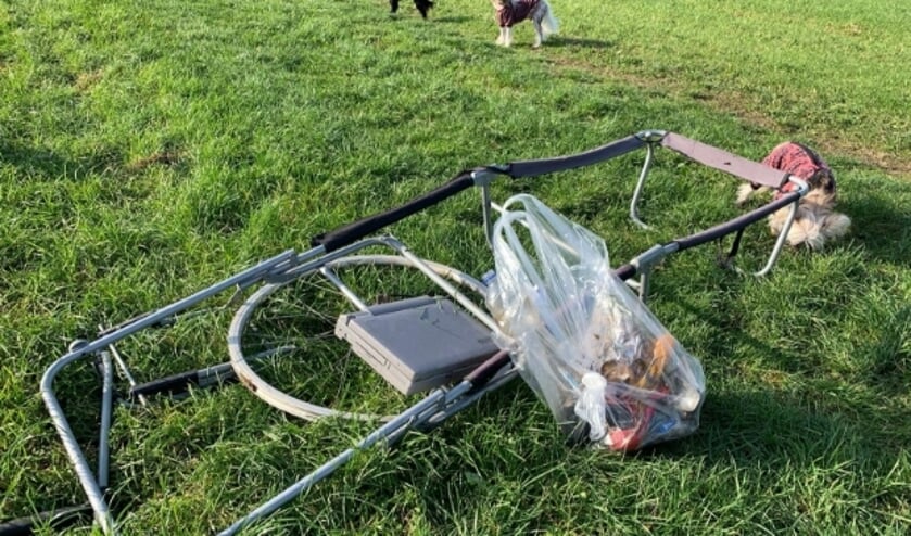 <p>Afval dat dit najaar is gevonden door een wandelaar langs de Waal bij Ophemert. Vermoedelijk betrof het een illegaal bivak.</p>