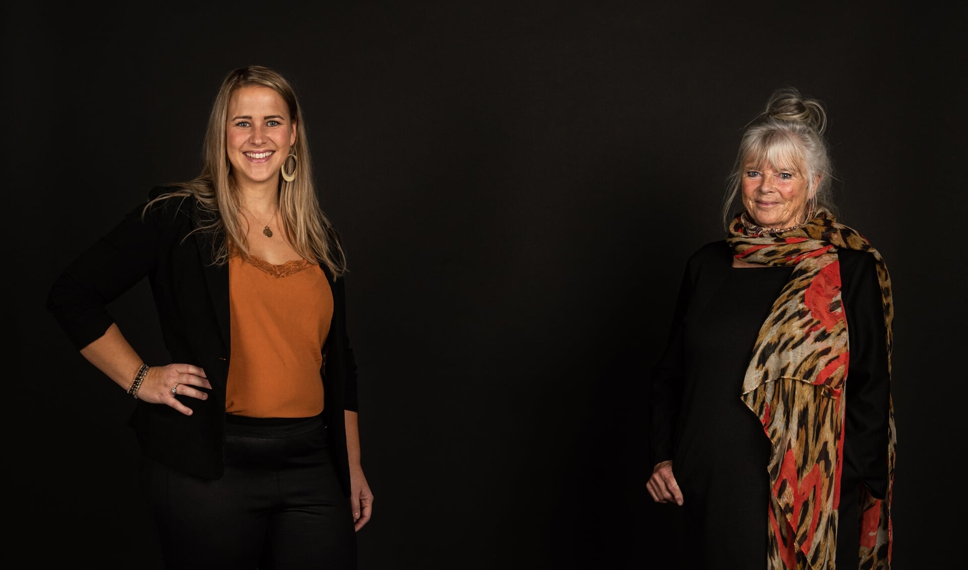 • Kirsten van Oudheusden-Hooijkaas van Het Trouwkabinet met haar coach trouwambtenaar Marijke Meijlink.