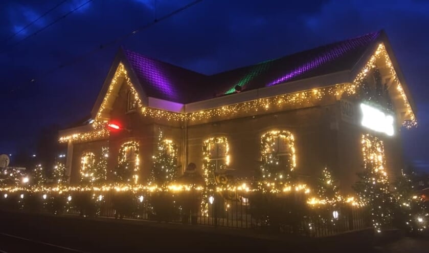 Ook het station van Arkel is mooi verlicht.