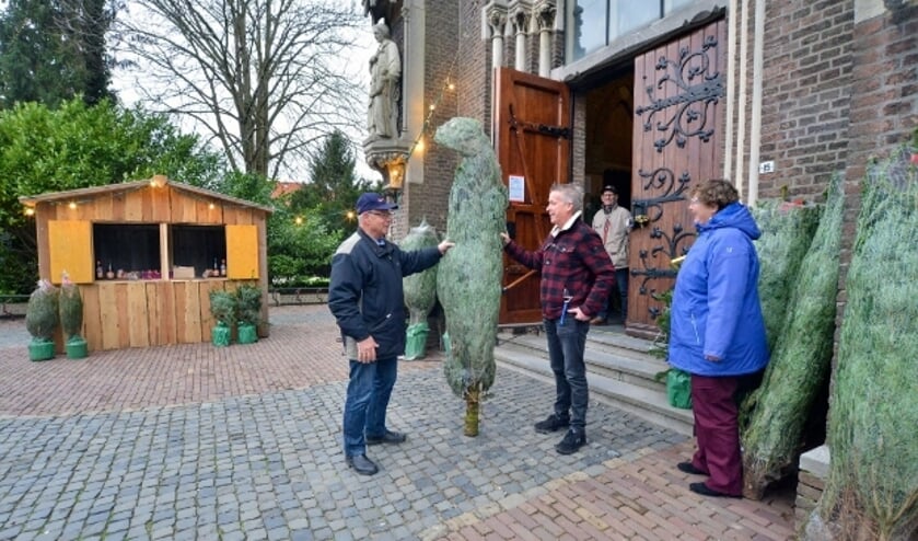<p>Kerstbomenverkoop bij en ten bate van de restauratie van de St. Franciscuskerk</p>