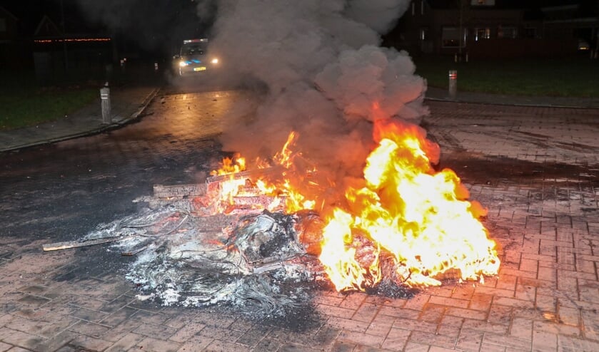 <p>• Archieffoto van een brand aan de Rijswijksesteeg. </p>