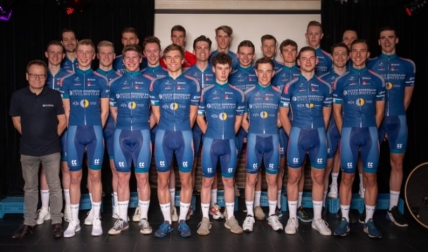 Elite- en belofterenners in regionale wielerploeg Dutch Food Valley. (foto: Robbert Kamphuis)