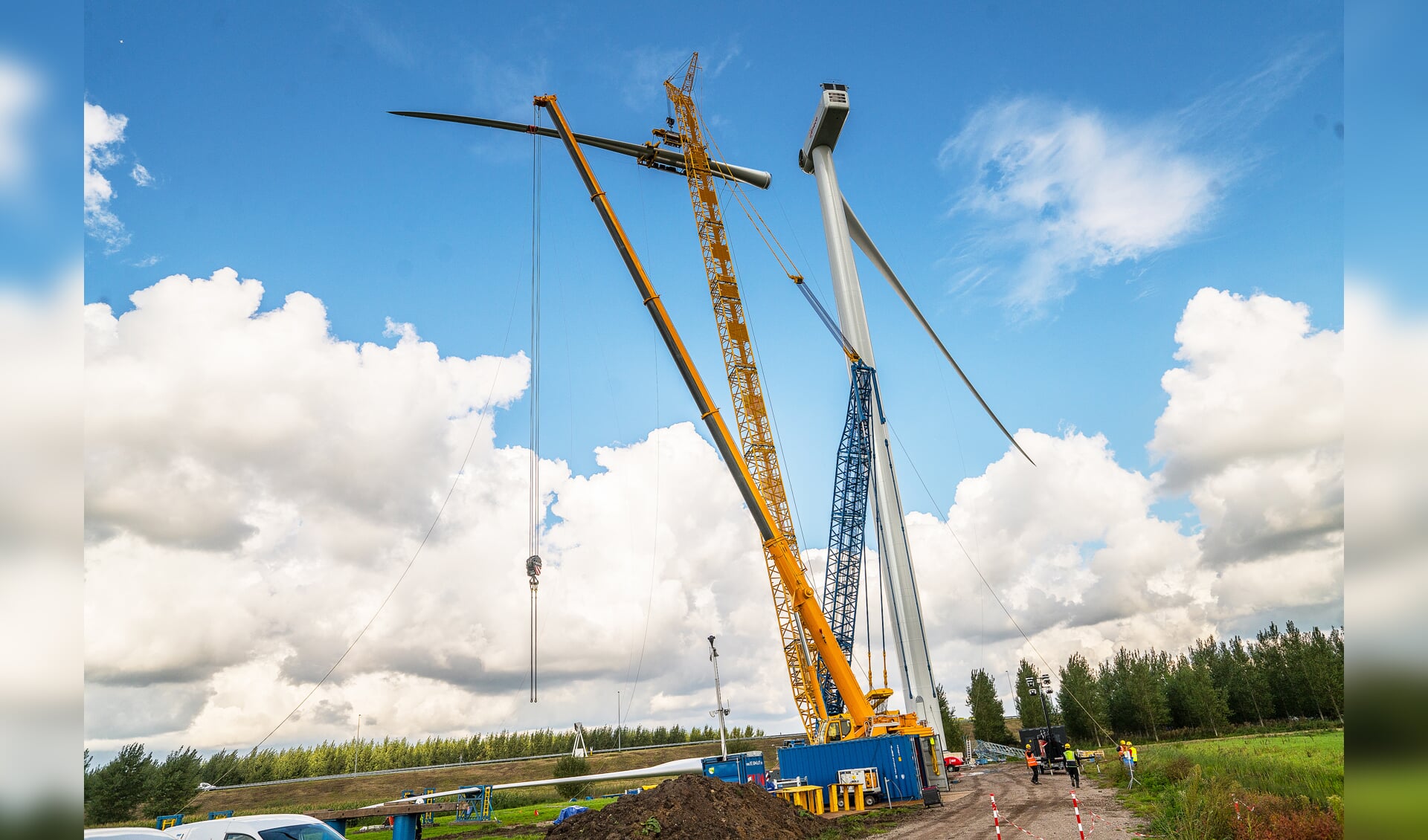 • De aanlegvan de windmolens in Hagestein.