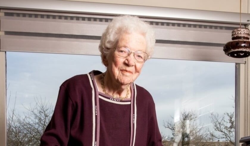 Mevrouw Minderman met haar robotrollator