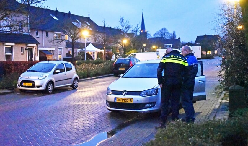 De straat is afgezet door de politie voor verder onderzoek.