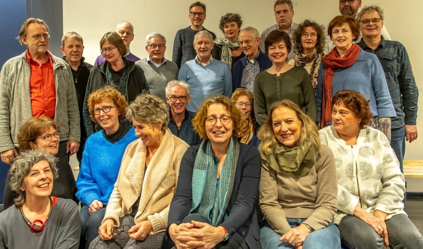 De zangers en zangeressen van Collegium Altena.