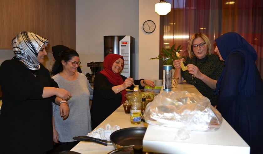 • Kookcafé in dialoog: wekelijks in de Noorderberg.