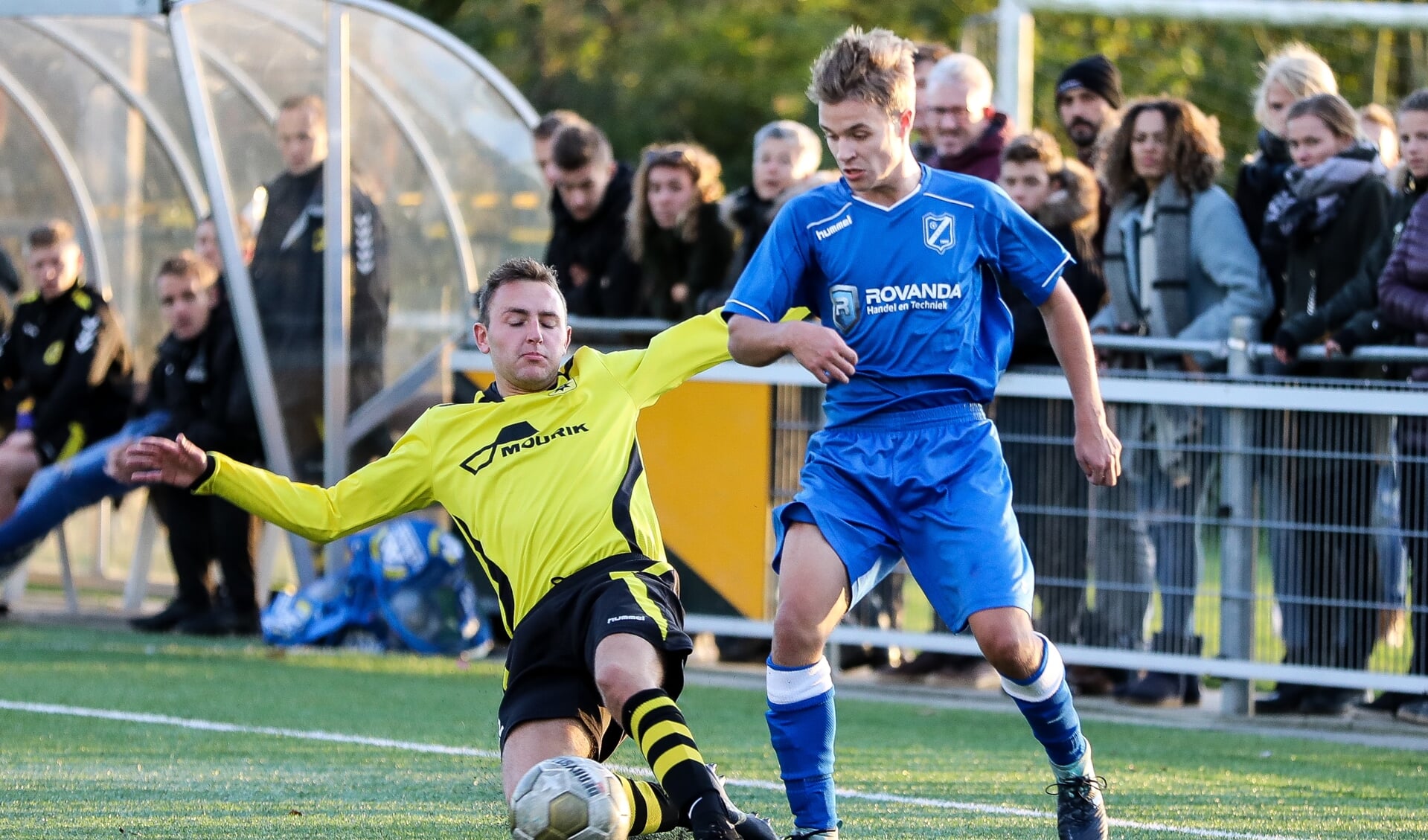 • Op Gelkenes eindigde de derby Groot-Ammers - VVAC in 2-2.