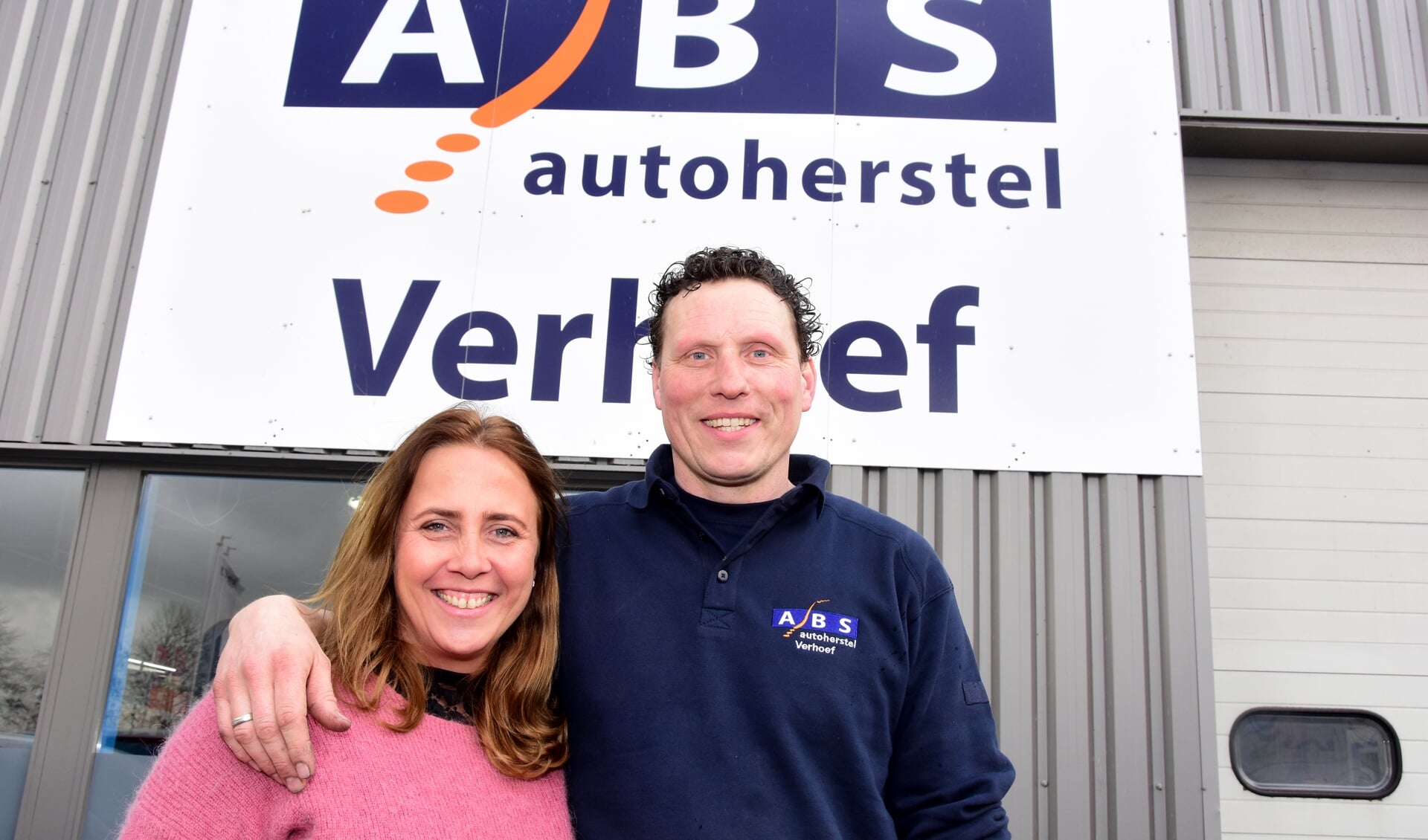 • Leon en Diana de Jong: trotse nieuwe eigenaren van ABS Autoherstel Verhoef. 
