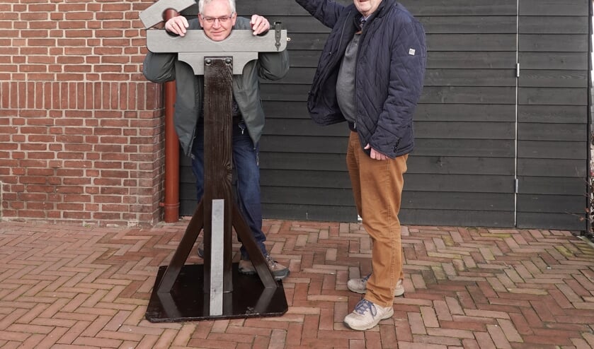 • Klaas den Uil wordt door directeur Bert den Boer in het blok gezet.