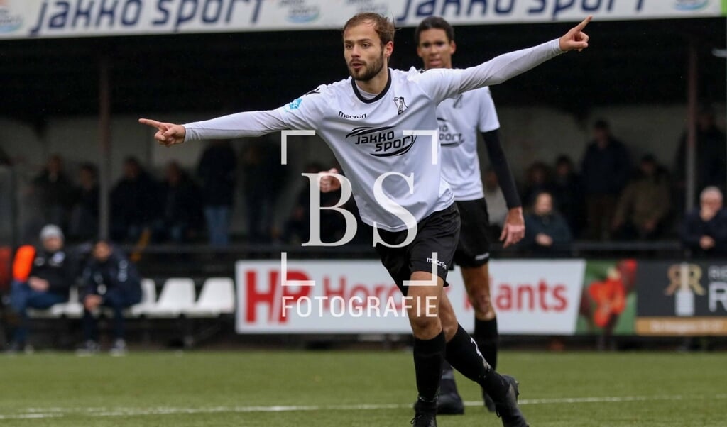 • Sleeuwijk - Arkel (3-1).