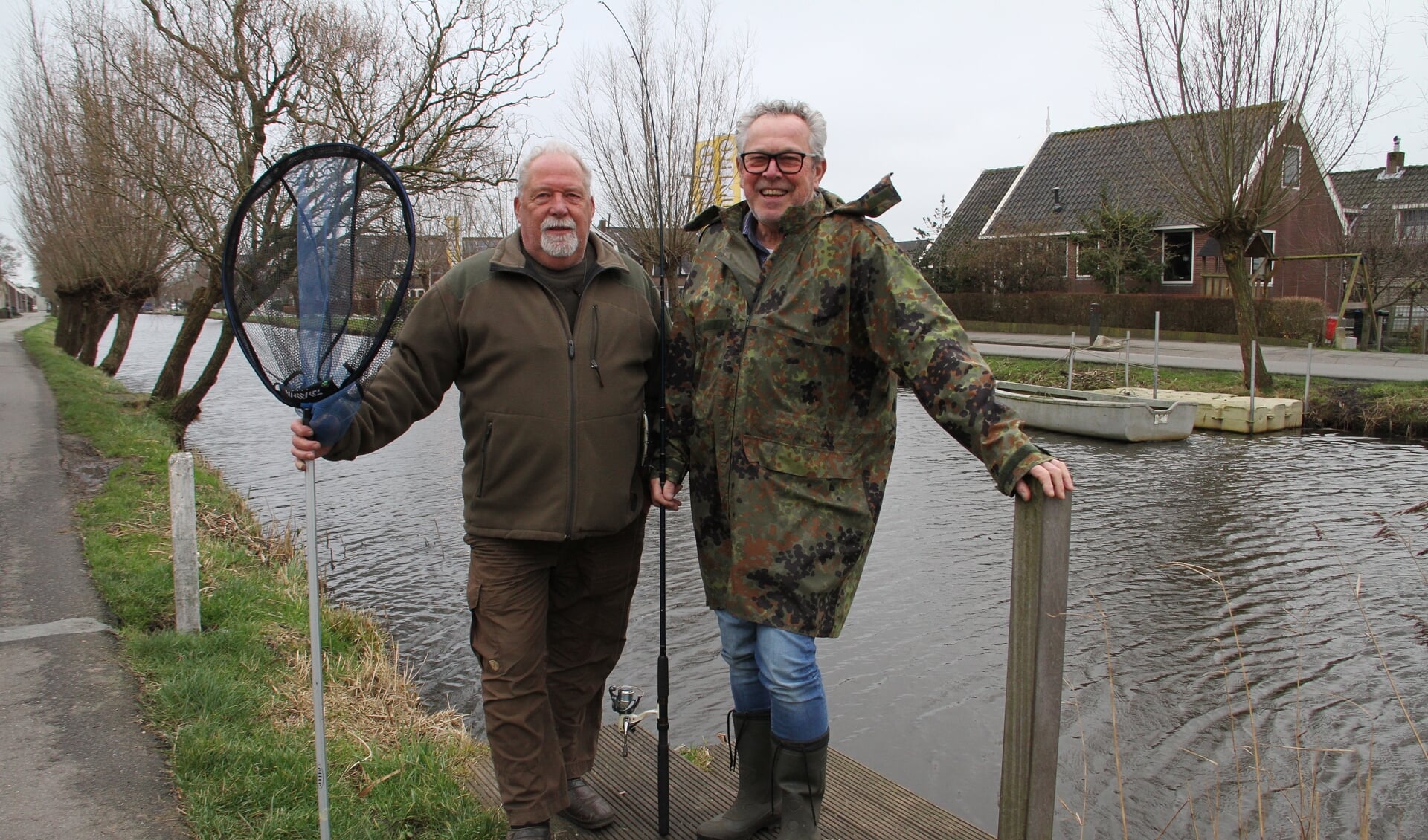 • Cees Noorlander (links) en Frans Hakkesteeg namen afscheid van HSV De Graafstroom.