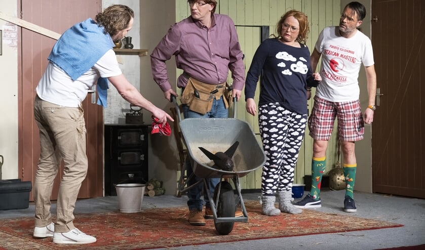 Toneelvereniging De Spotvogels uit Rumpt speelt:
