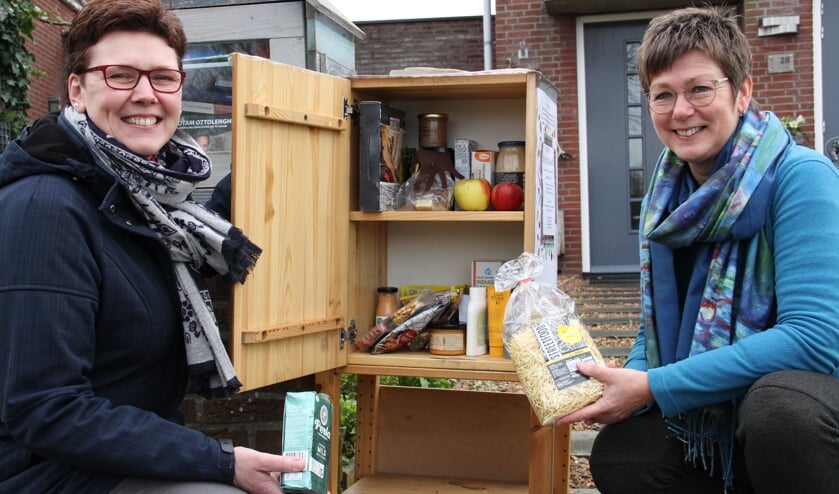 • Rianne (links) en Gea hopen op veel 'klanten'.