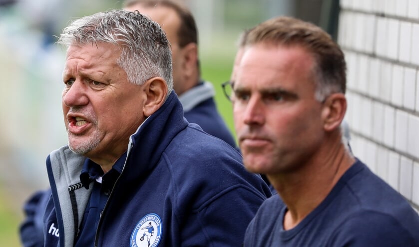 • Philip den Haan is niet langer trainer van Schelluinen.