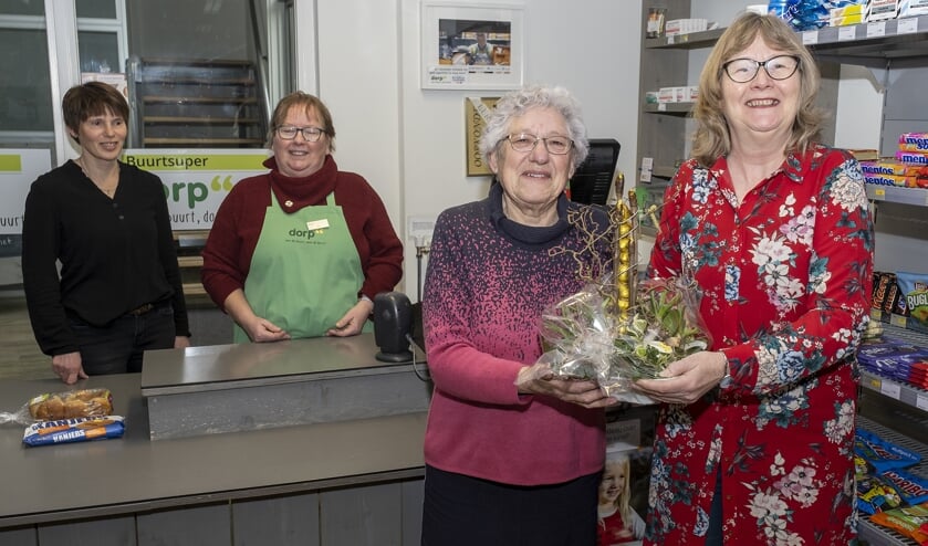 • Bloemen voor Marrie den Besten.