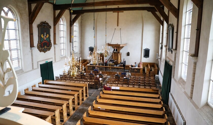 <p>• Giessen-Oudekerk: (internet)dienst in een vrijwel lege kerk tijdens de eerste lockdown.</p>