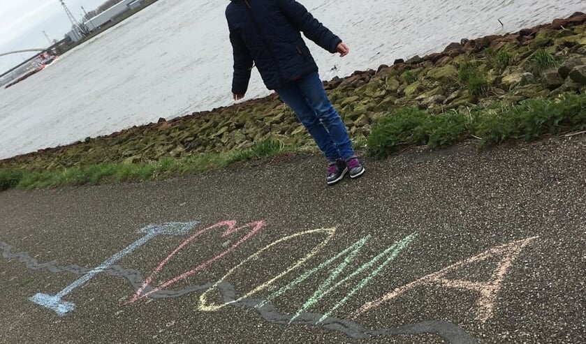 Nikki heeft een lieve tekst voor haar oma geschreven