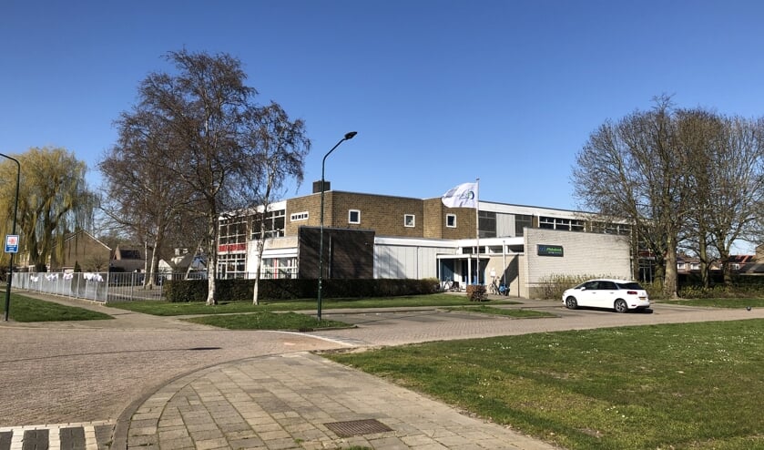 Het gebouw van basisschool d'Uylenborch in Almkerk.