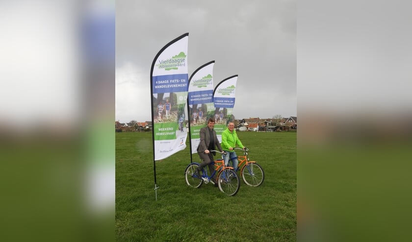 • Roelf Polman (directievoorzitter Rabobank Lek en Merwede) en Kees Commijs (voorzitter Den Hâneker).