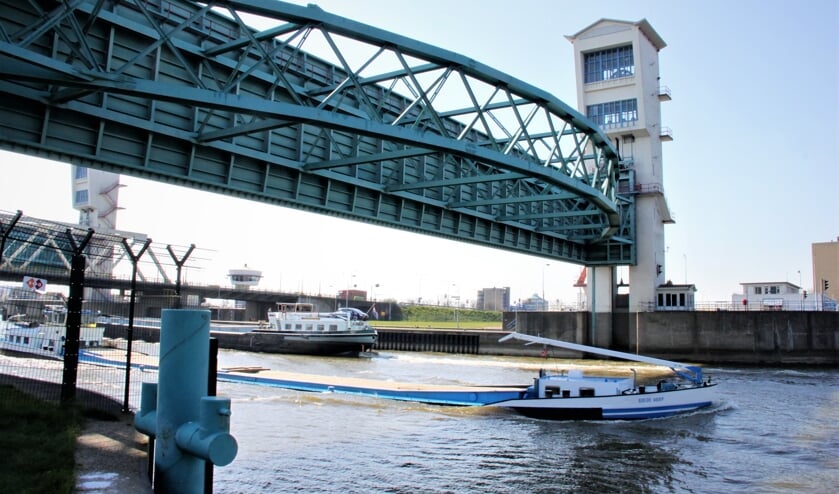 <p>• De Algerakering tussen Krimpen en Capelle aan den IJssel.</p>