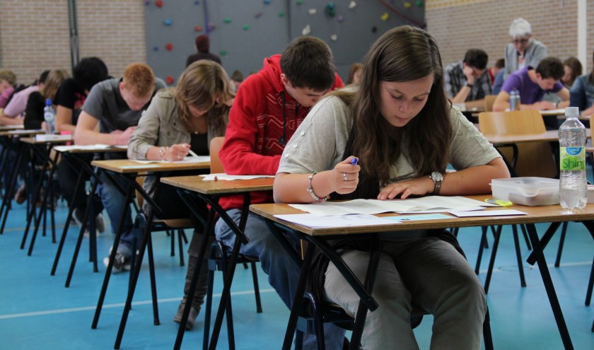 • Met z'n allen zwoegen in de gymzaal op het centraal examen: het gaat dit jaar niet gebeuren.